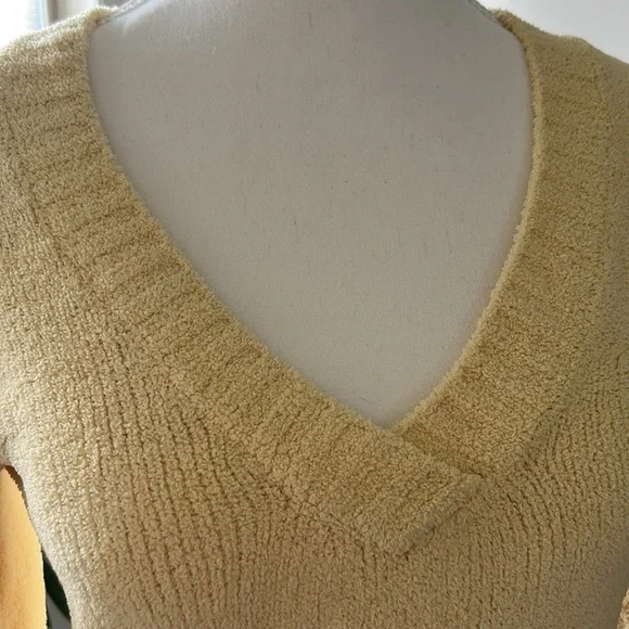 Sweater - Picture 4 of 5